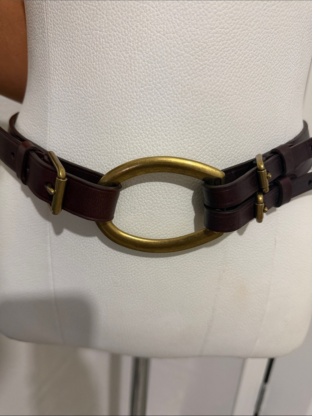 Orvis Equestrian Tri Strap Leather Ring Harness Belt - Brown with Brass Hardware - Picture 3 of 5